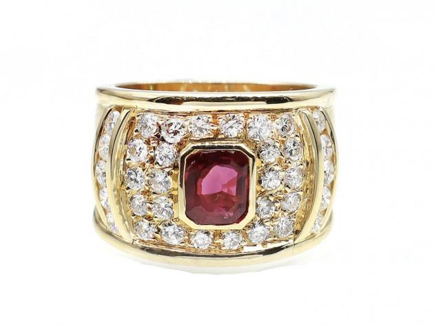 1980s ruby and diamond broad cocktail ring in 18kt yellow gold