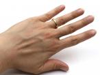18kt yellow gold shaped wedding ring