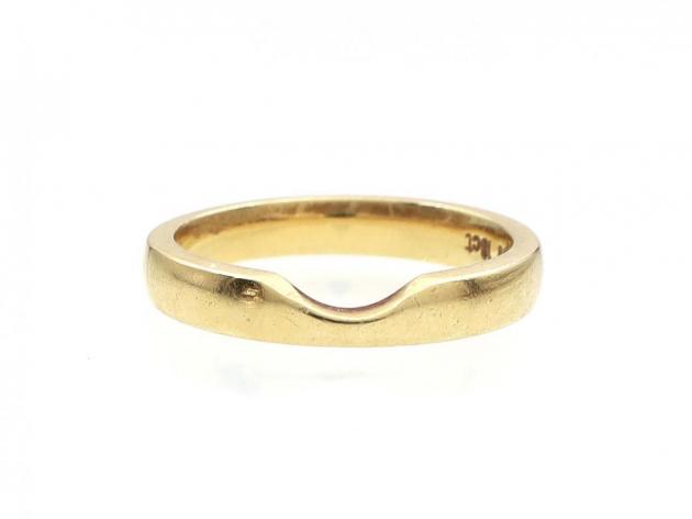 18kt yellow gold shaped wedding ring