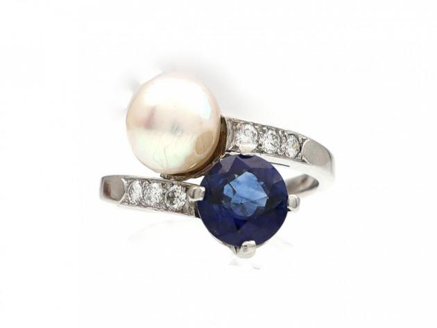 Cultured pearl and sapphire crossover ring in 18kt white gold