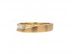 Baguette cut diamond crossover wedding ring in 18kt gold