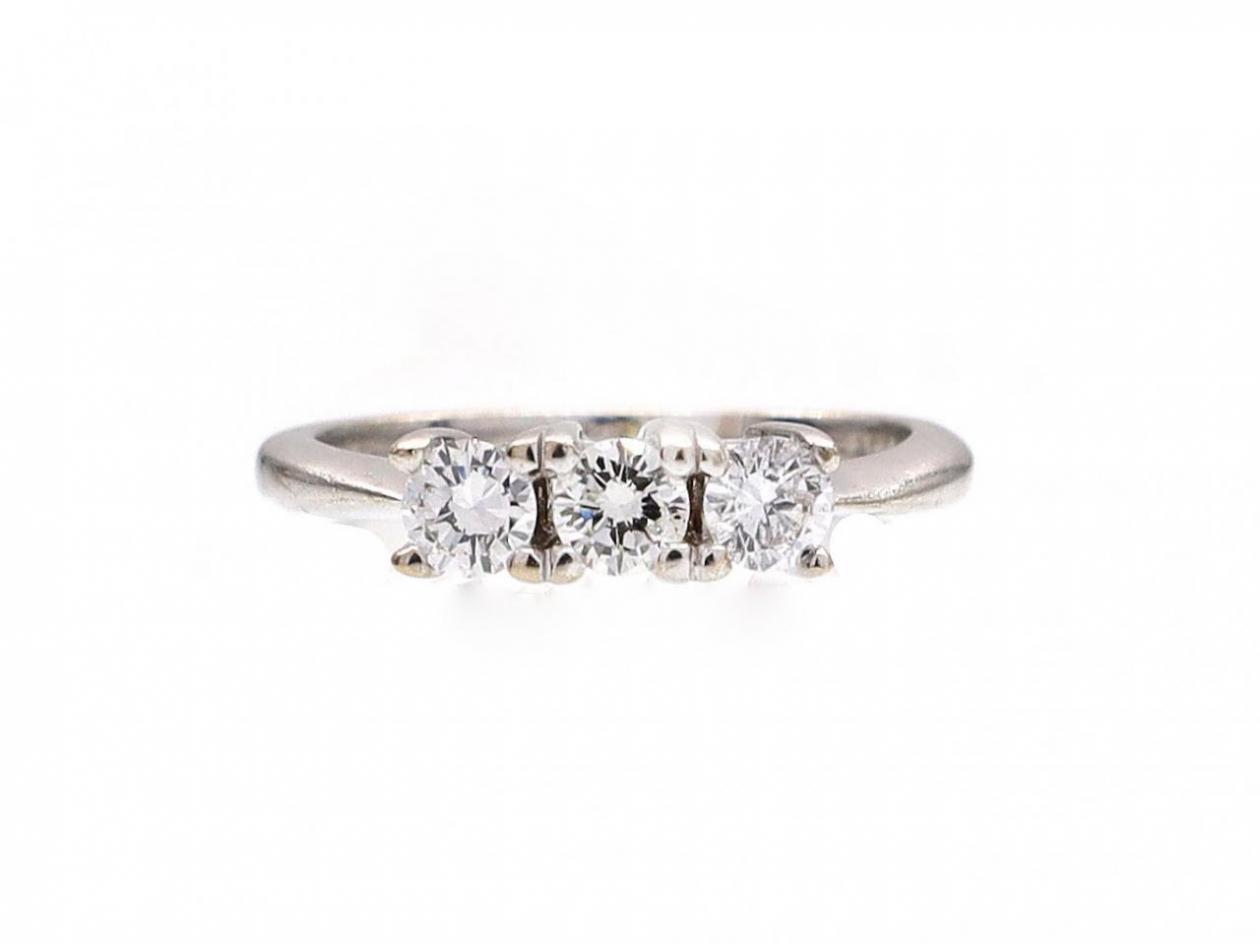 Diamond three stone engagement ring in 18kt white gold