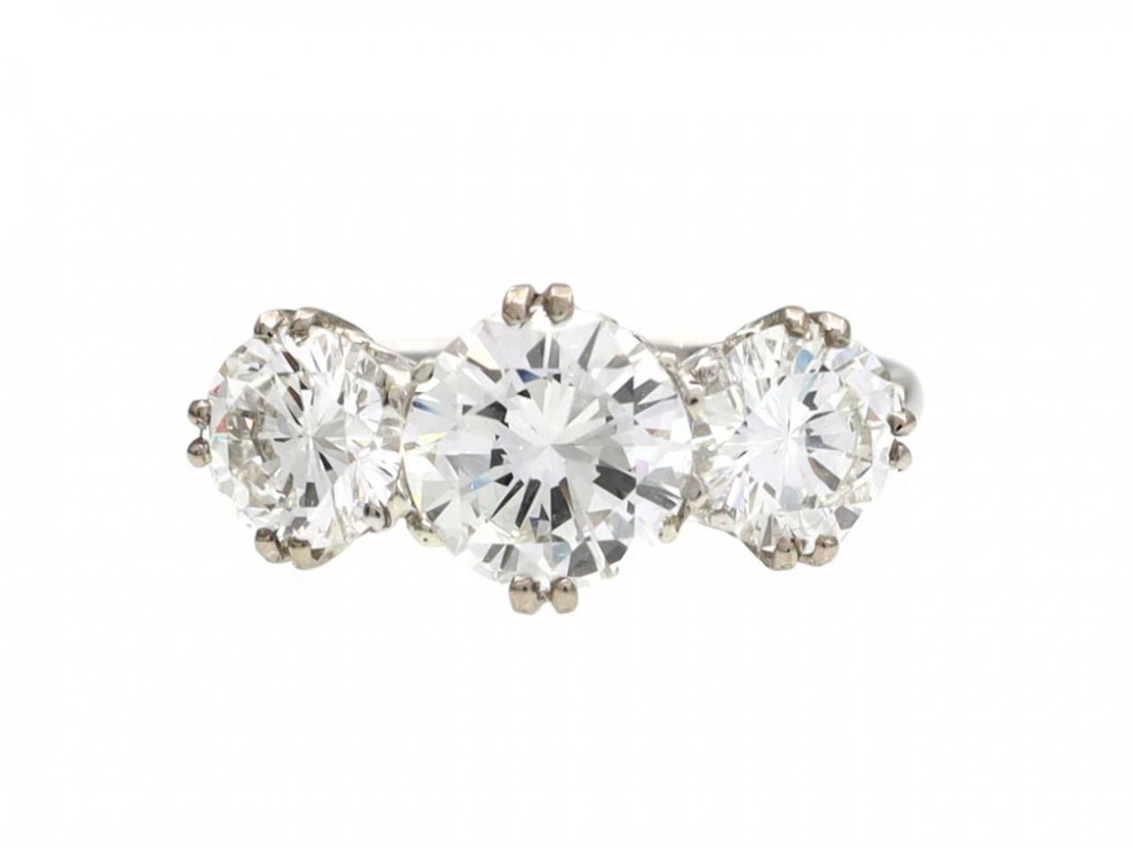 Edwardian Graduating three Stone Diamond Ring in Platinum