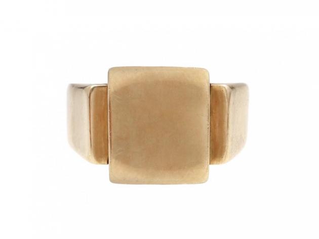 Vintage chunky rectangular signet ring in 18kt yellow gold