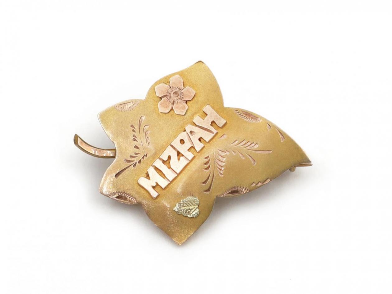 Victorian Ivy Leaf 'MIZPAH' Brooch in 9kt Gold
