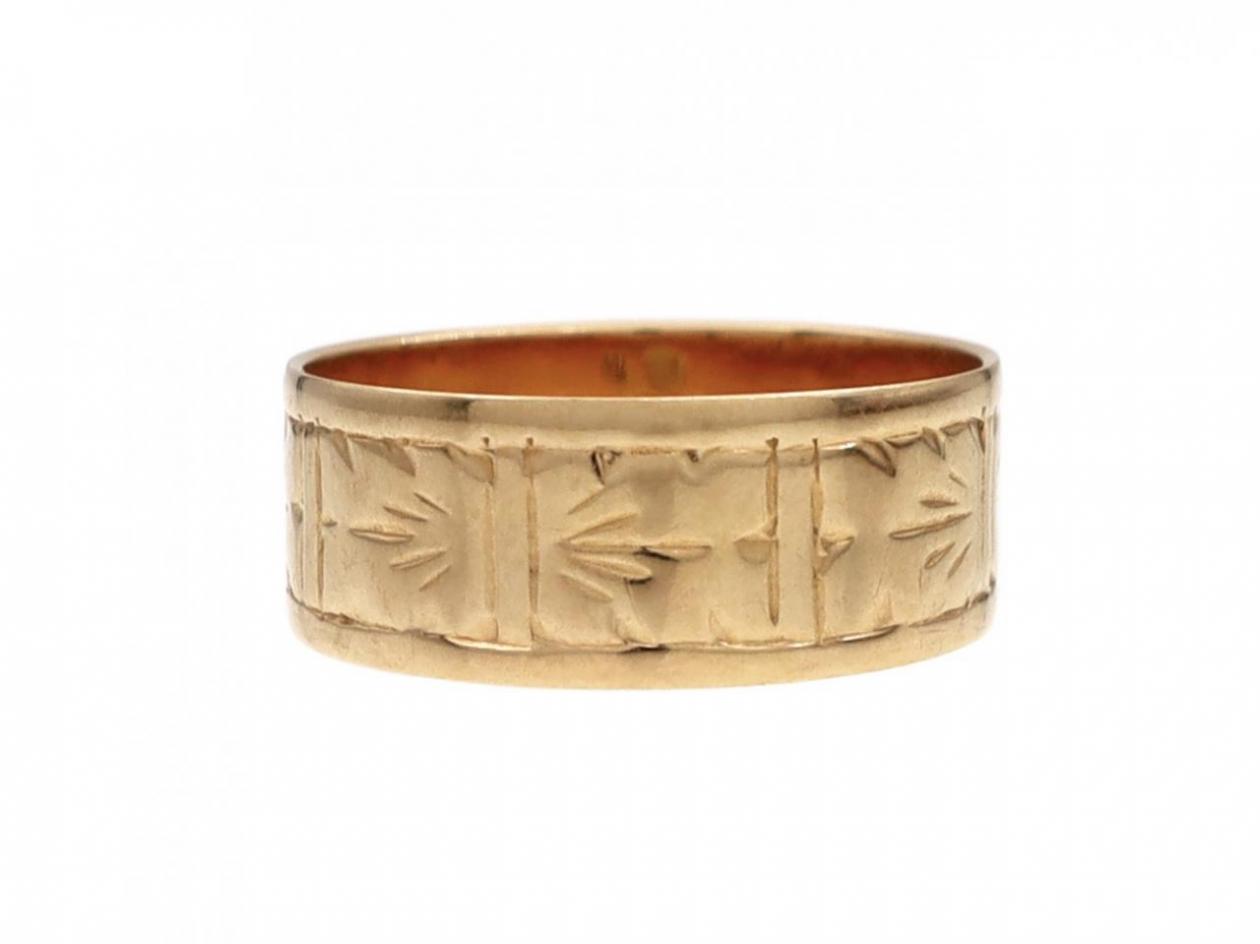 Vintage 6.7mm 'Ivy Leaf' Wedding Ring in 18kt Yellow Gold