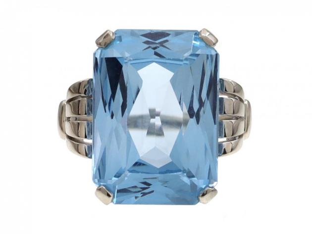 Vintage synthetic blue spinel dress ring in 14kt white gold