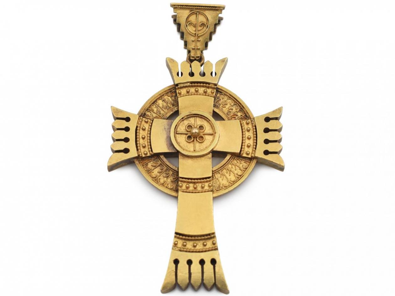 Victorian Etruscan revival Celtic cross pendant in gold