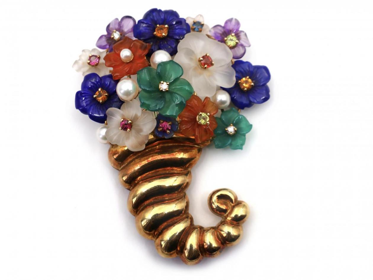 Retro carved floral cornucopia brooch in 18kt yellow gold