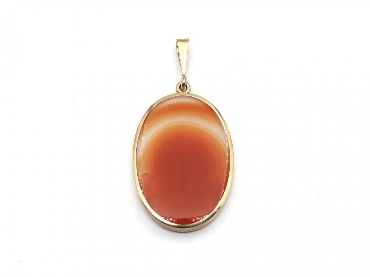 Vintage oval double sided banded agate pendant in yellow gold