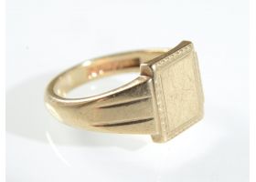 Vintage 9kt yellow gold rectangular signet ring