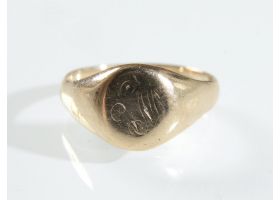 9kt yellow gold oval signet ring with faint initials