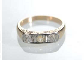 Art Deco diamond three stone band in 18kt yellow gold