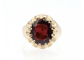 1970s 9kt yellow gold and almandine garnet ring