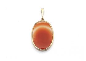 Vintage oval double sided banded agate pendant in yellow gold