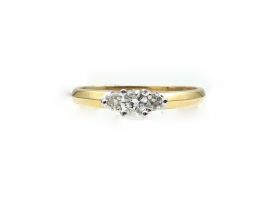 18kt yellow gold flanked diamond solitaire engagement ring