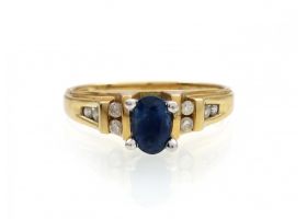 Sapphire and diamond solitaire ring in 18kt yellow gold