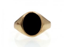 Vintage oval onyx signet ring in 9kt yellow gold