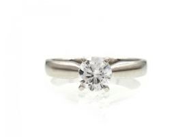 Diamond solitaire engagement ring in 18kt white gold