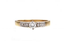 18kt yellow gold diamond solitaire engagement ring