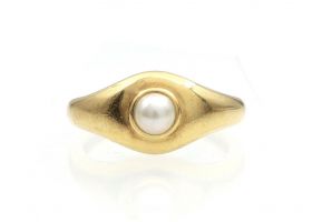 French vintage cultured pearl signet ring in 18kt yellow gold