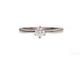 Round brilliant cut diamond solitaire ring in 18kt white gold