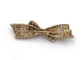 Edwardian diamond set brooch in platinum and yellow gold