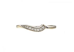 18kt white gold sweeping diamond set ring