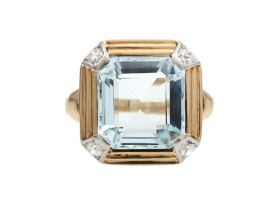 1960s aquamarine and diamond cocktail ring in 18kt yellow gold