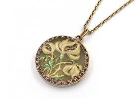 Art Nouveau plique-à-jour flower locket in 18kt yellow gold