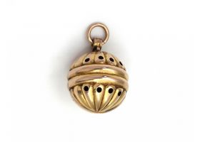 Victorian ribbed pomander pendant in 9kt yellow gold