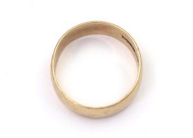 Vintage 9kt yellow gold 5mm wedding ring
