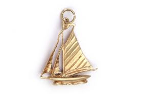 Vintage Irish sail boat charm in 9kt yellow gold