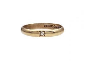 1990 diamond set wedding band in 9kt yellow gold