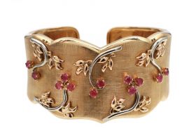 1970s Italian ruby and 18kt yellow gold hinged cuff bangle