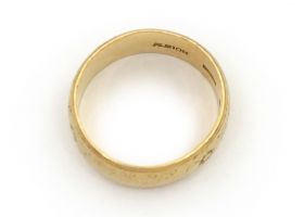1961 floral engraved 7.5mm wedding ring in 22ct yellow gold