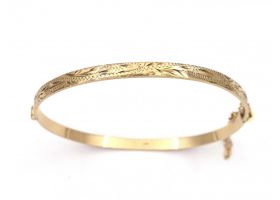 1980s engraved solid hinged bangle in 9kt yellow gold