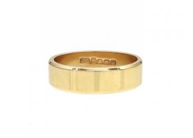 1982 polished flat 5mm wedding ring in 18kt yellow gold
