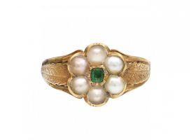 Early Victorian emerald and pearl floral cluster ring in yellow gold