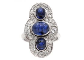 Vintage three stone sapphire cabochon plaque ring in white gold