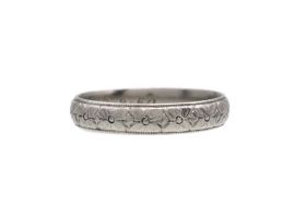 1960s platinum 3mm incised flower wedding ring