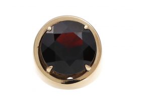 1970s garnet dress ring in 9kt yellow gold