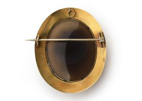 Antique oval hardstone cameo of a lady brooch in yellow gold