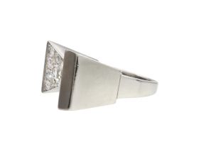 Platinum and diamond three-dimensional bow ring