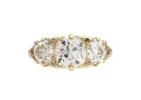 Victorian three stone diamond carved ring in 18kt yellow gold
