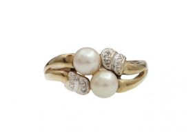 Vintage 9kt yellow gold two stone pearl ring