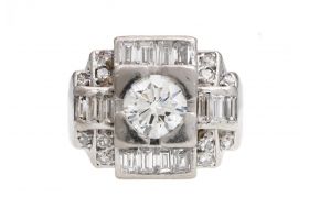 Retro geometric diamond cluster ring in platinum