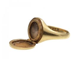 Victorian oval crown signet locket ring in 18kt yellow gold