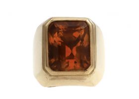 Retro citrine signet ring in 18kt yellow gold
