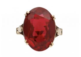 Vintage synthetic ruby dress ring in 9kt yellow gold
